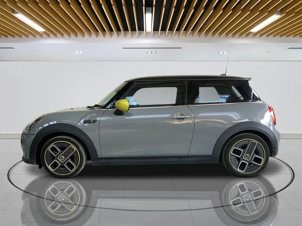 Usado Mini Cooper SE Hatch 135 kW (184 CV) 2022 Gris Utilitario