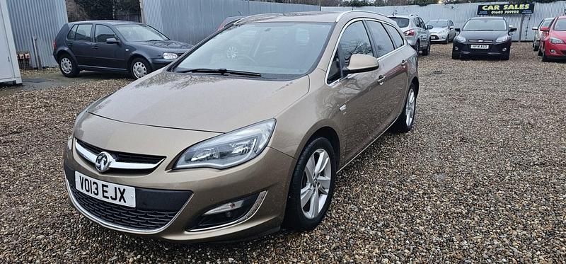 Used Vauxhall Astra SRi 165 HP (121 kW) 2013 Bronze Estate