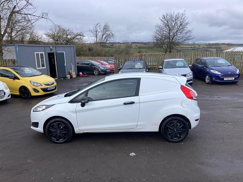 Used Ford Fiesta 2017 White Van