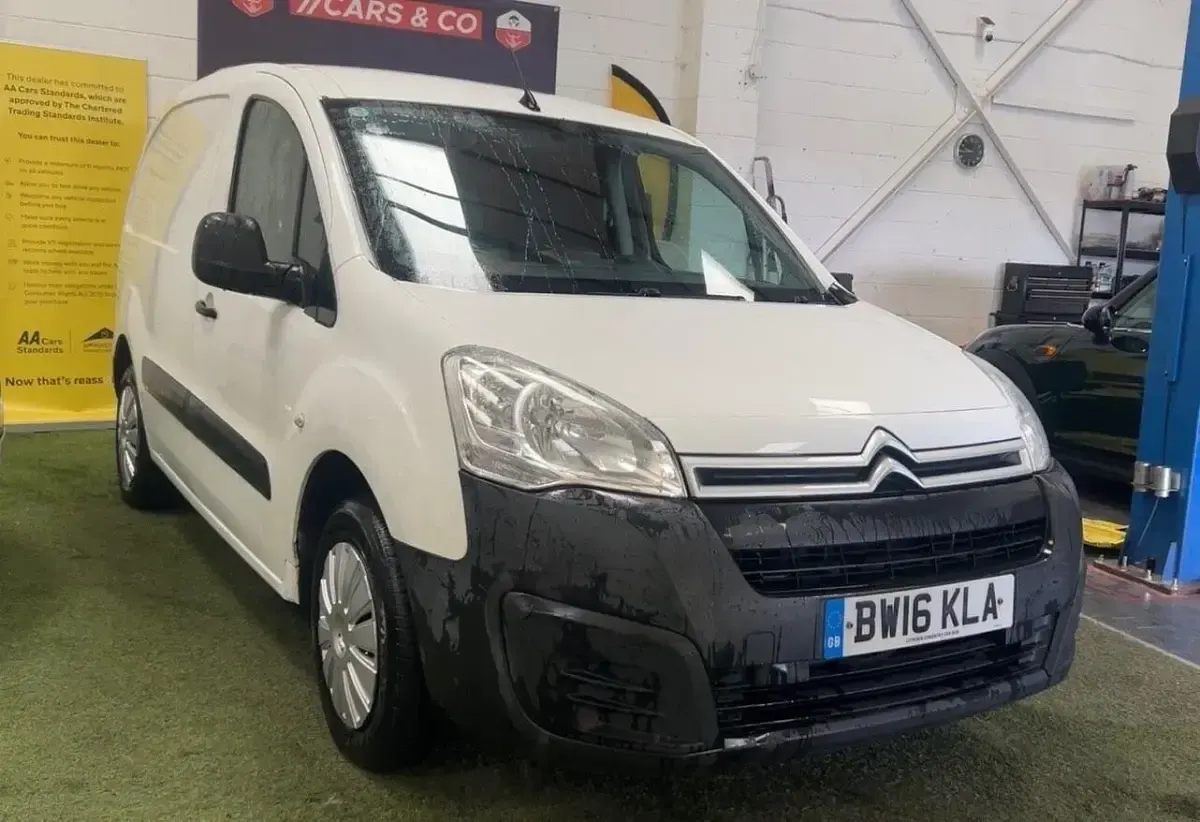 Used Citroën Berlingo 75 HP (55 kW) 2016 White MPV