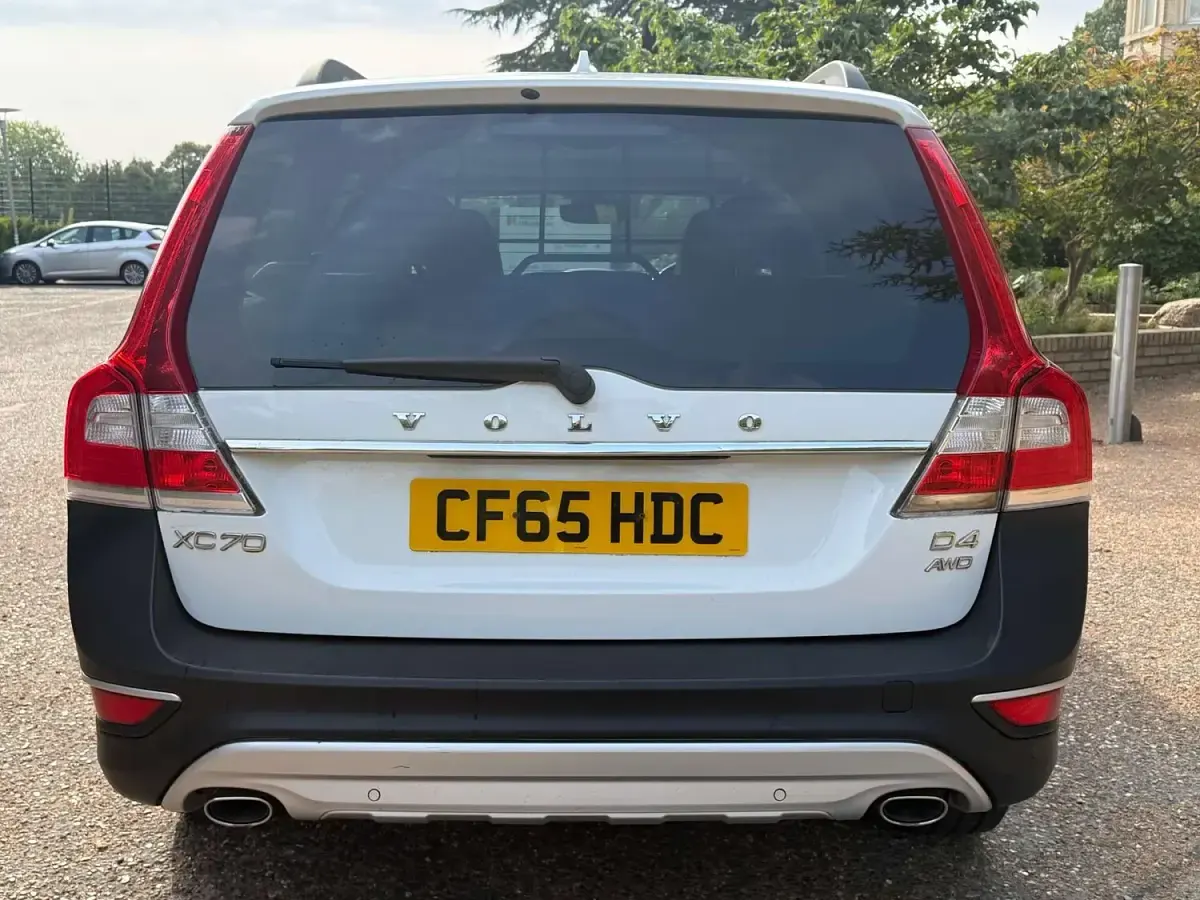Used Volvo XC70 SE 2015 White Estate