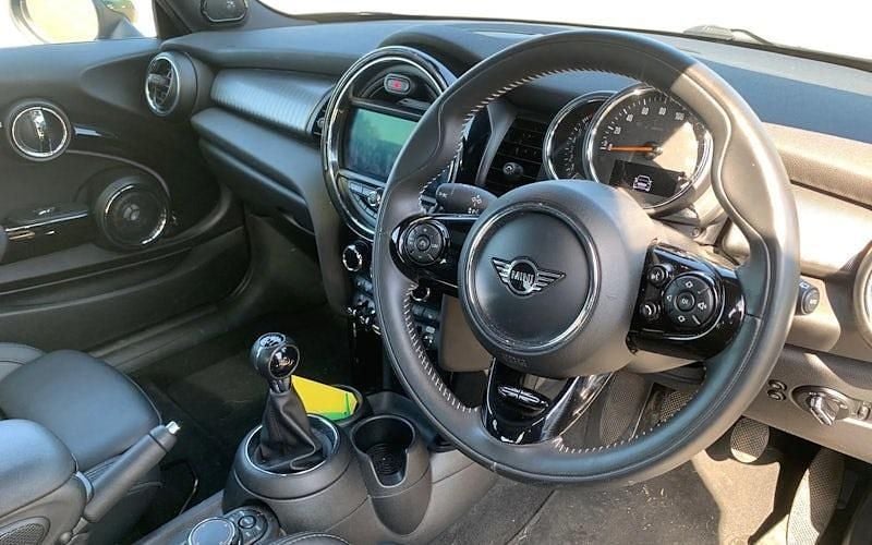 Used Mini Cooper S Comfort 192 HP (141 kW) 2019 Green Hatchback