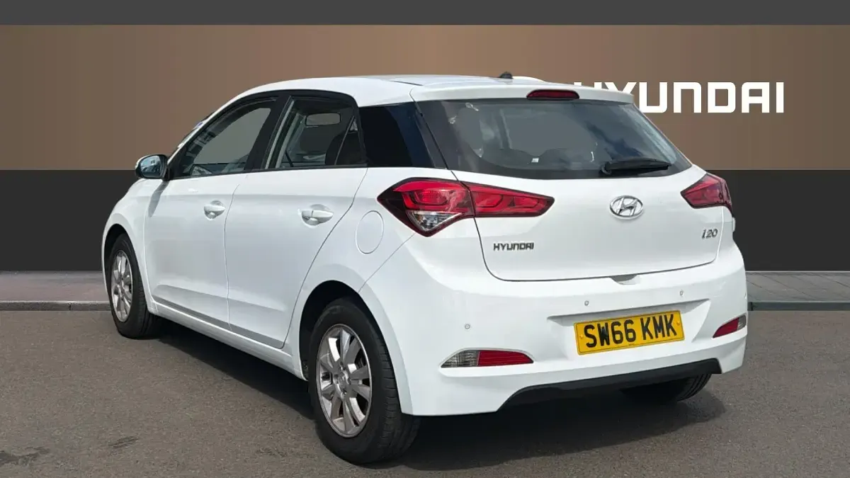 Used Hyundai i20 SE 84 HP (61 kW) 2016 White Hatchback