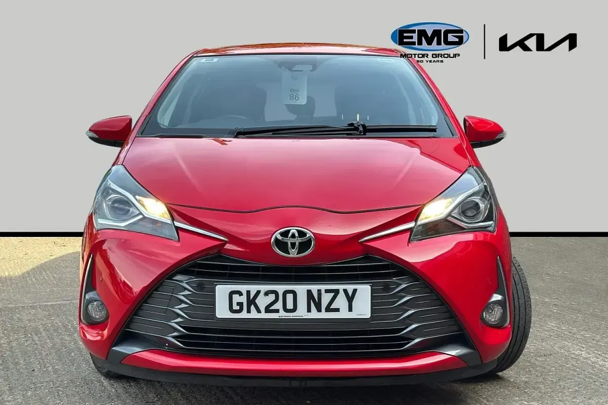 Używany Toyota Yaris 111 KM (81 kW) 2020 Czerwony Hatchback