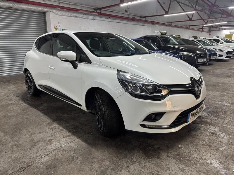 Used Renault Clio IV Iconic 90 HP (66 kW) 2019 White Hatchback