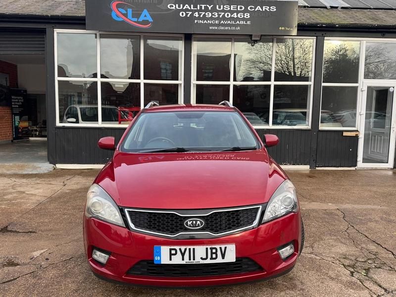 Used Kia Ceed 2011 Red Hatchback