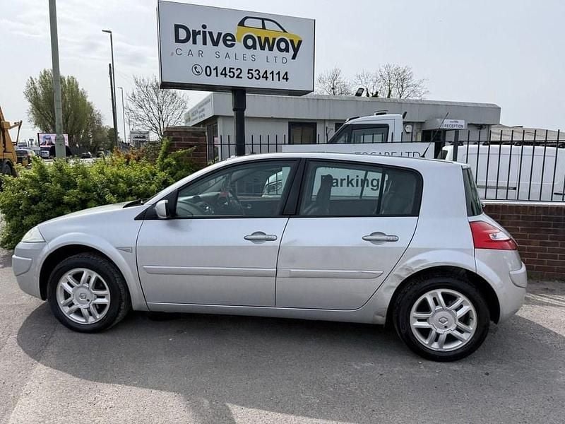 Used Renault Mégane III Dynamique 111 HP (81 kW) 2008 Silver Hatchback