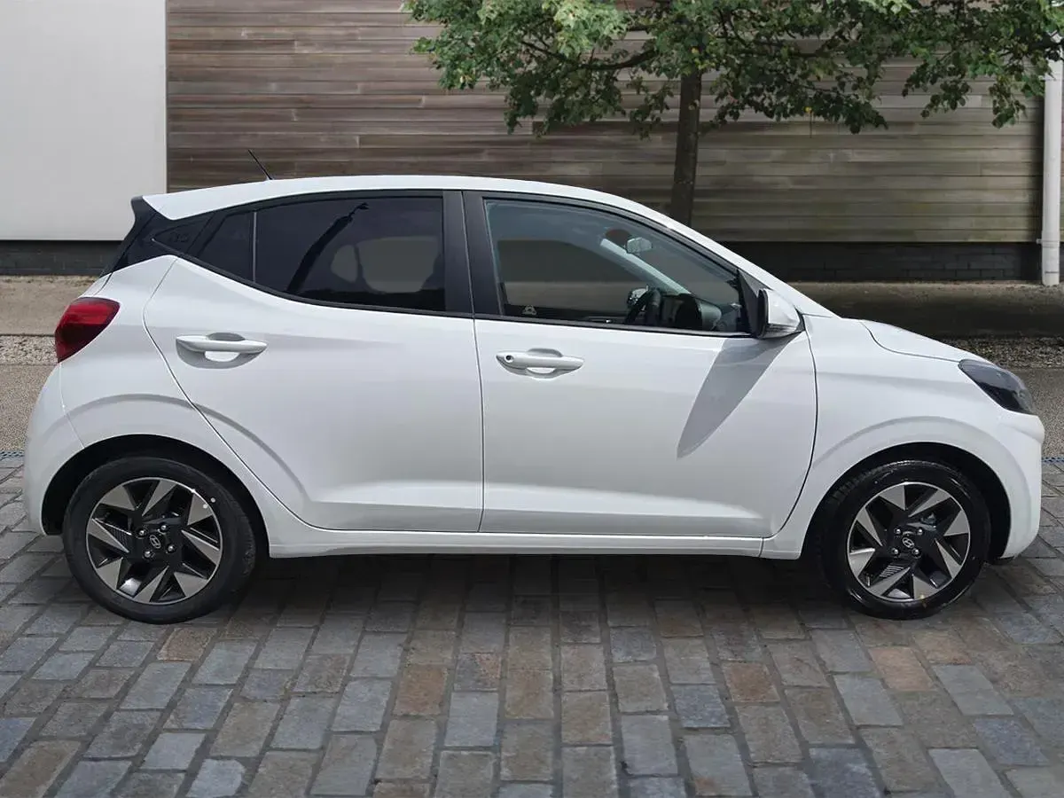 New Hyundai i10 Advanced 63 HP (46 kW) 2026 Red Hatchback