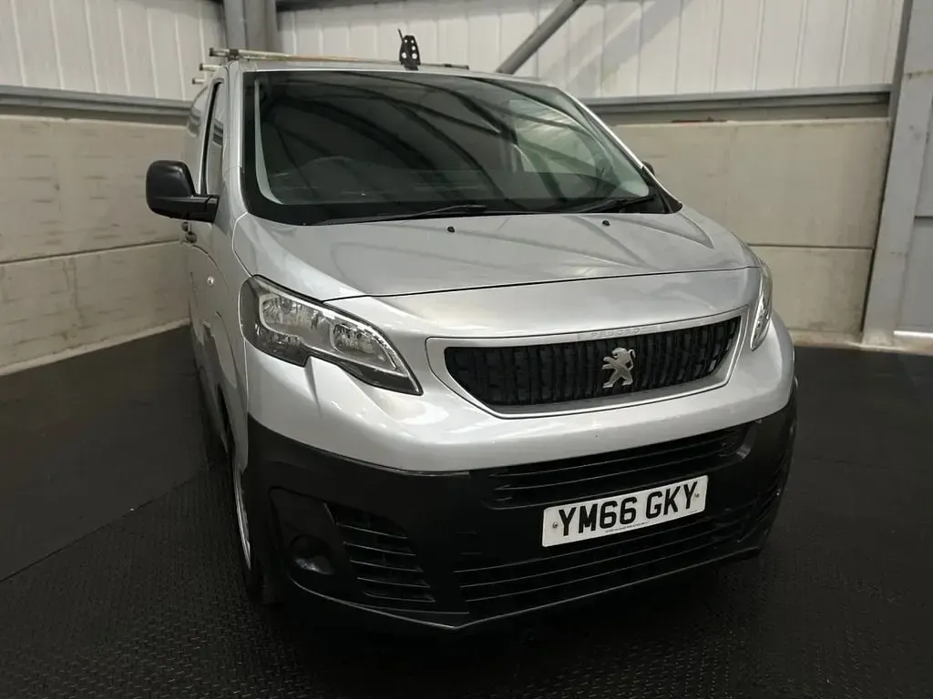 Usado Peugeot Expert 115 HP (84 kW) 2017 Prateado Van