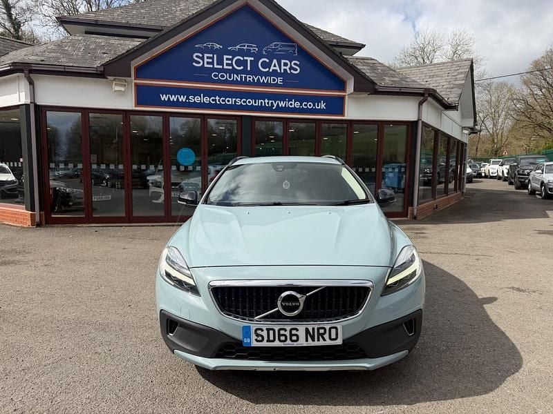 Used Volvo V40 152 HP (111 kW) 2016 Blue Hatchback