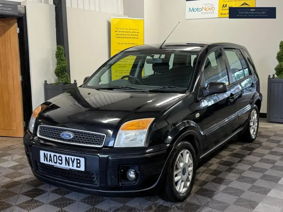 Used Ford Fusion Zetec 90 HP (66 kW) 2009 Black Hatchback