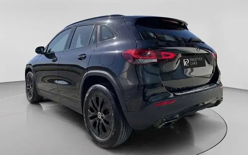 Usado Mercedes GLA200 163 HP (119 kW) 2022 Preto SUV