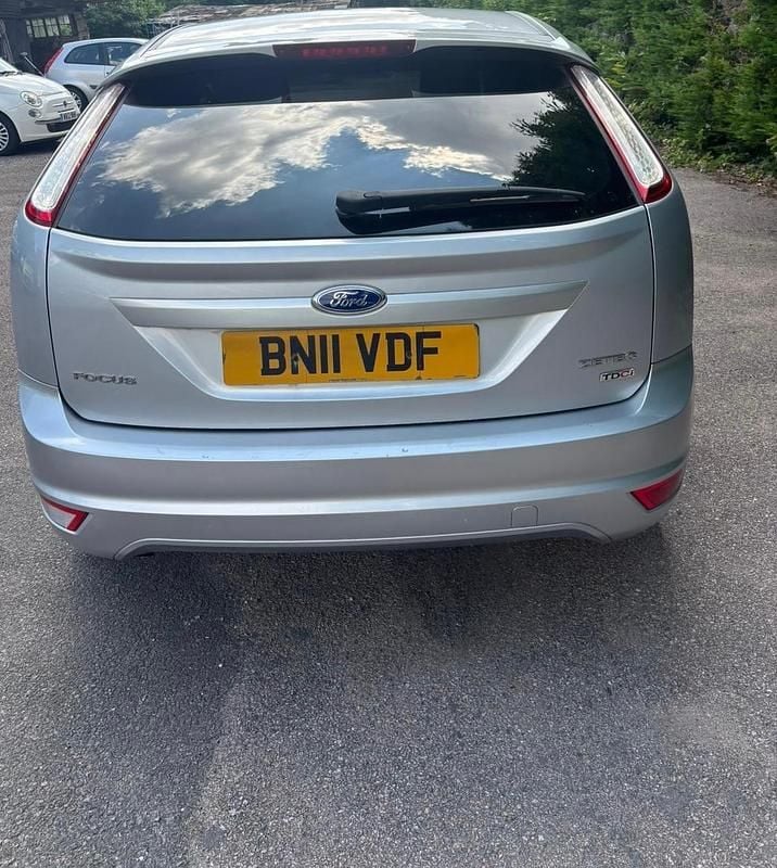 Used Ford Focus Zetec 110 HP (80 kW) 2011 Silver Hatchback