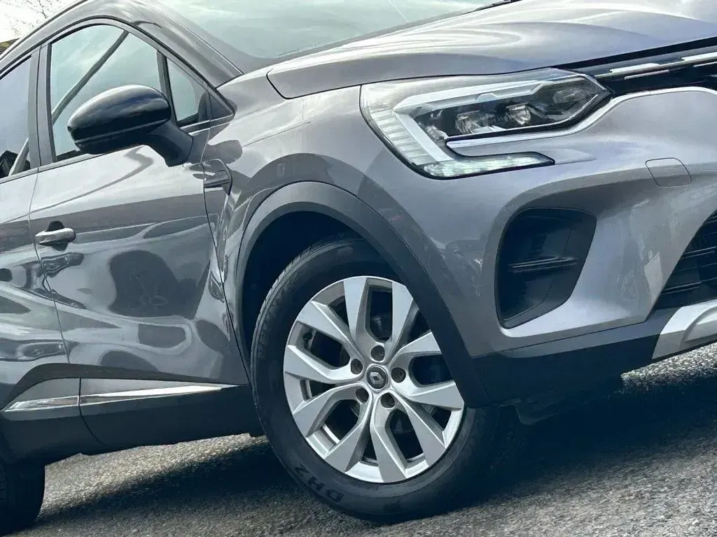 Second-hand Renault Captur Iconic 100 CP (73 kW) 2020 Gri SUV