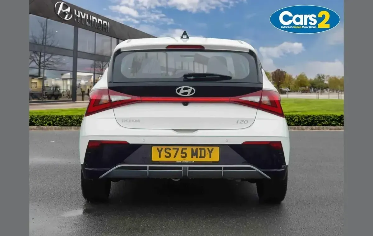 Used Hyundai i20 Advanced 99 HP (72 kW) 2025 White Hatchback
