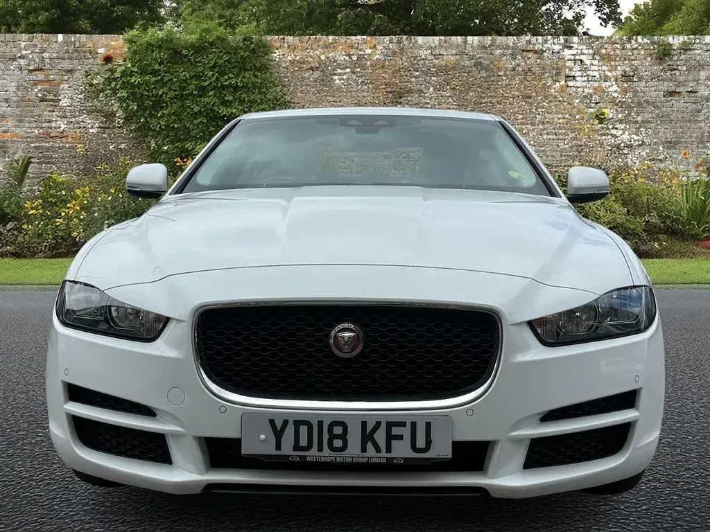 Used Jaguar XE Prestige 180 HP (132 kW) 2018 White Sedan