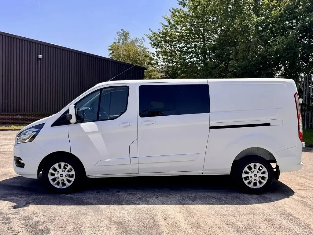 Used Ford Transit Custom Limited 130 HP (95 kW) 2022 White Van