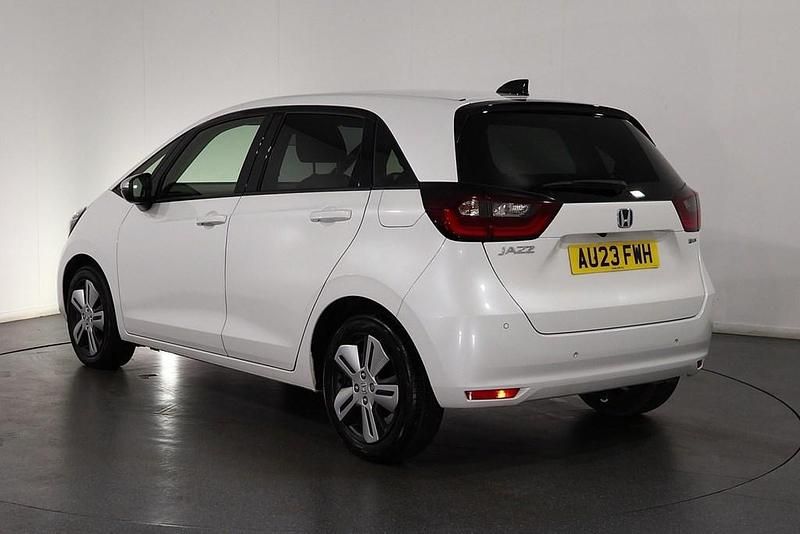 Begagnad Honda Jazz Hybrid 2023 Vit Halvkombi