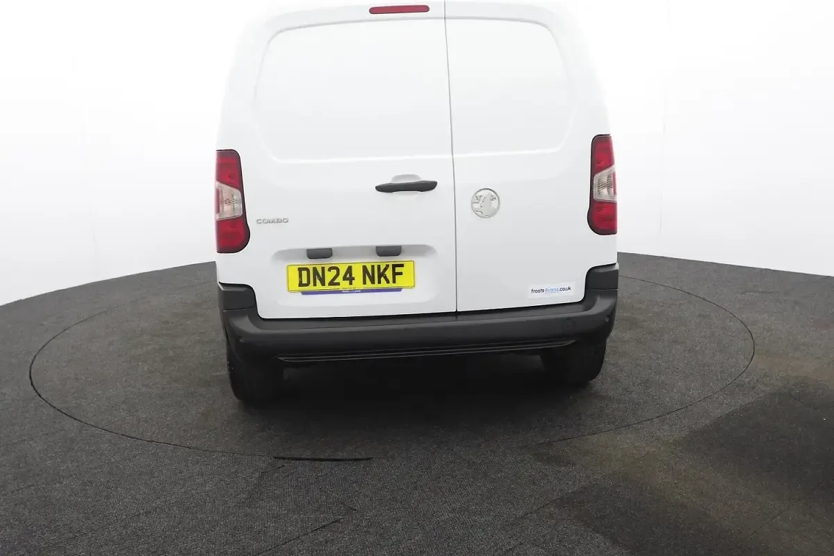 Used Vauxhall Combo 100 HP (73 kW) 2024 White MPV