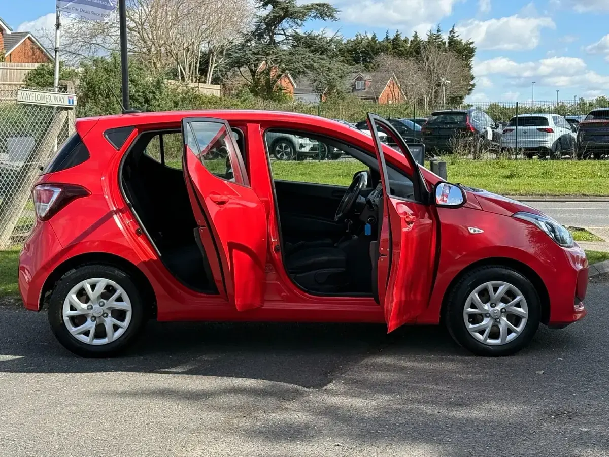 Used Hyundai i10 SE 87 HP (63 kW) 2018 Red Hatchback