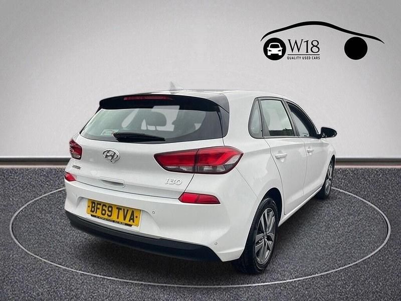 Used Hyundai i30 SE 120 HP (88 kW) 2019 White Hatchback