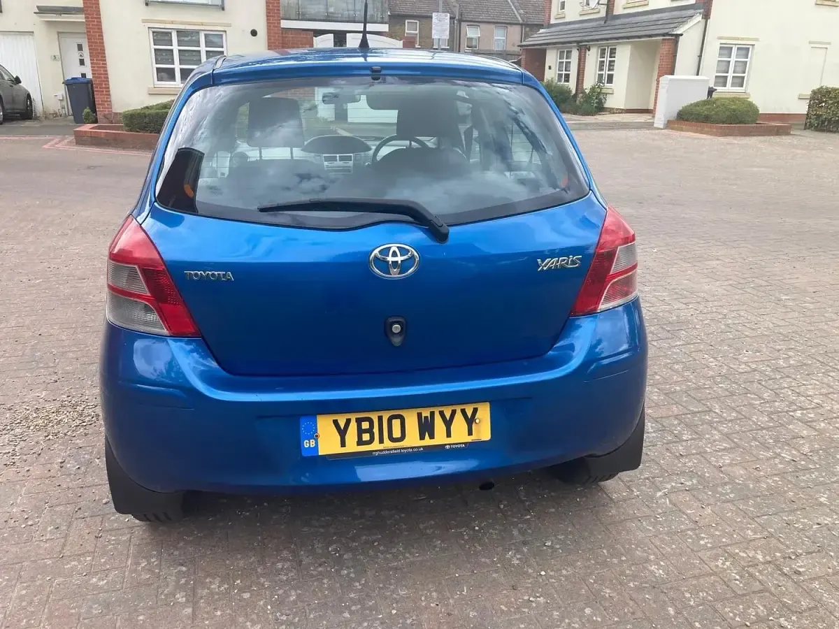 Used Toyota Yaris 2010 Blue Hatchback