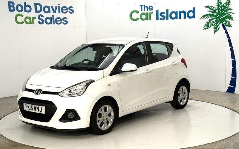 Used Hyundai i10 SE 66 HP (48 kW) 2015 White Hatchback