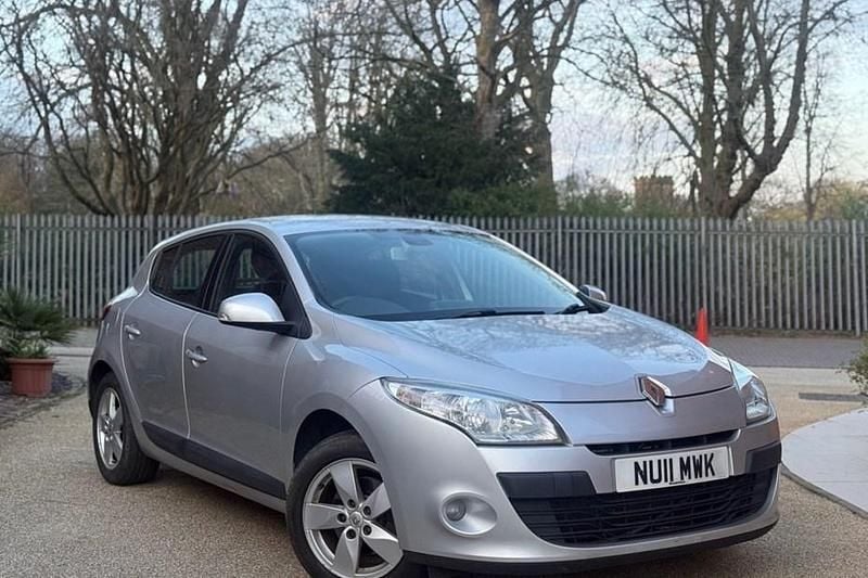 Used Renault Mégane III Dynamique 110 HP (80 kW) 2011 Silver Hatchback