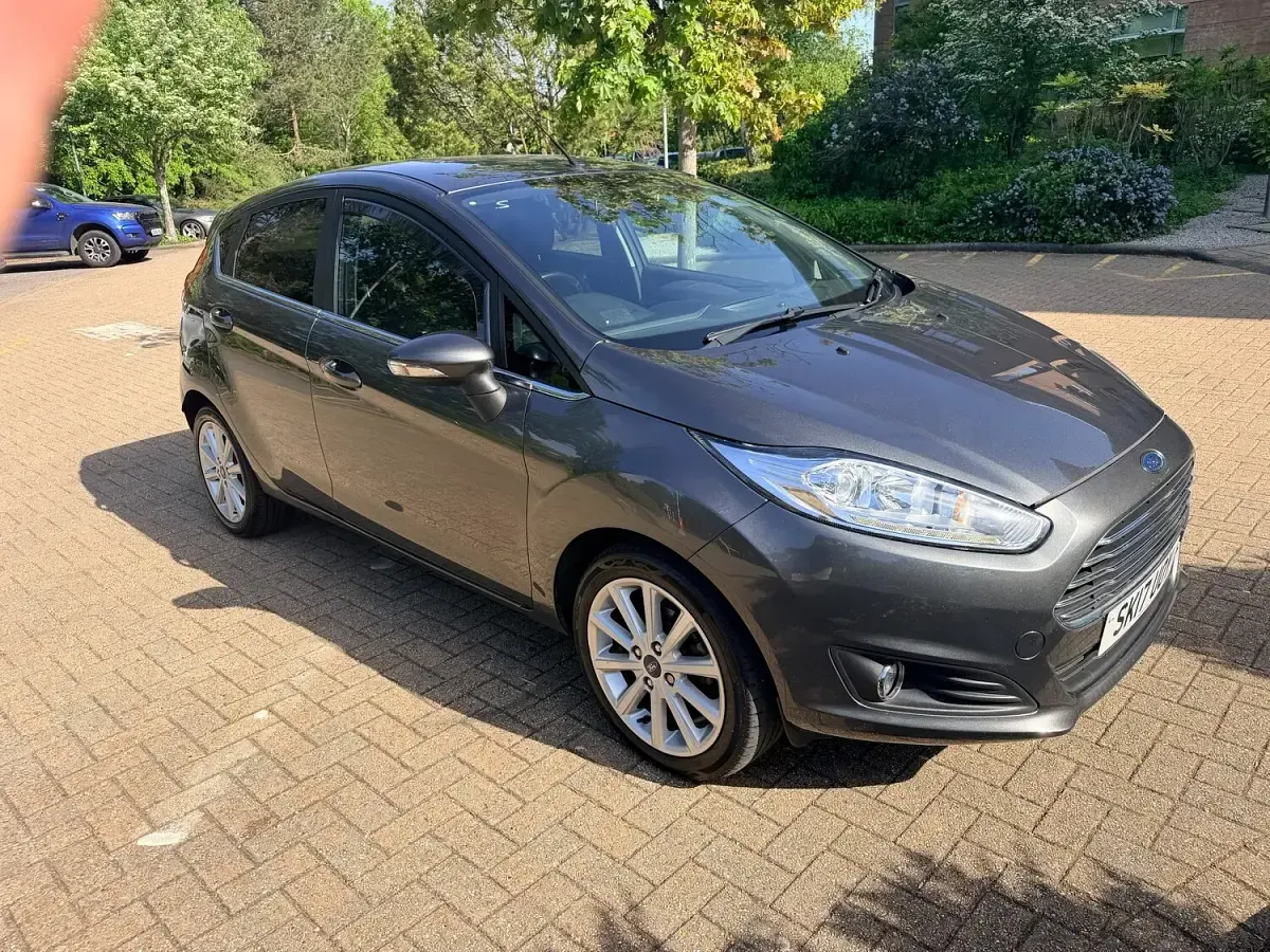 Used Ford Fiesta Titanium 125 HP (91 kW) 2017 Grey Hatchback