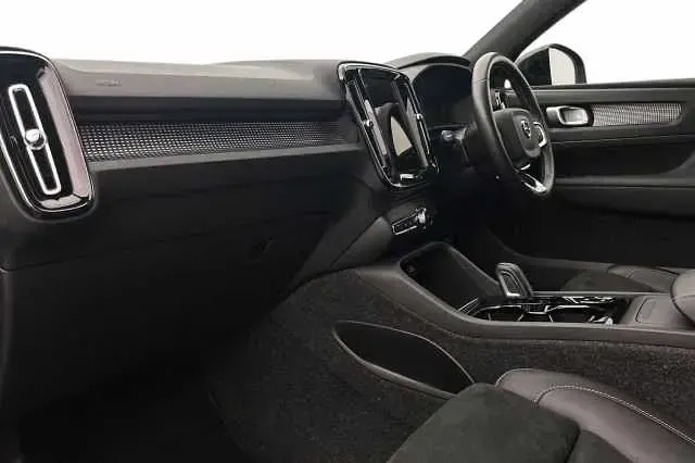 Used Volvo XC40 R-Design 194 HP (142 kW) 2021 Blue SUV