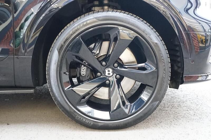 Used Bentley Bentayga 542 HP (398 kW) 2021 Black SUV