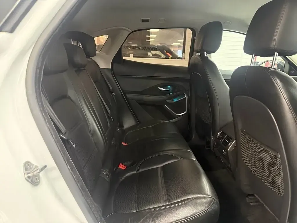 Usado Jaguar E-Pace SE 150 HP (110 kW) 2019 Branco SUV