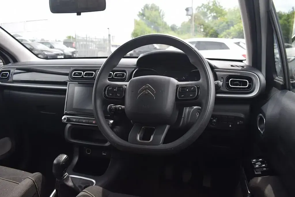 Used Citroën C3 PureTech 83 HP (61 kW) 2024 White Hatchback