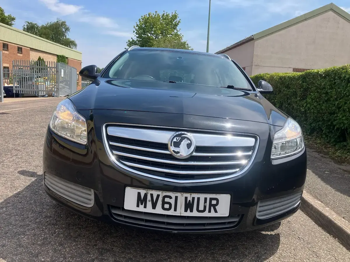 Used Vauxhall Insignia 160 HP (117 kW) 2011 Black Estate