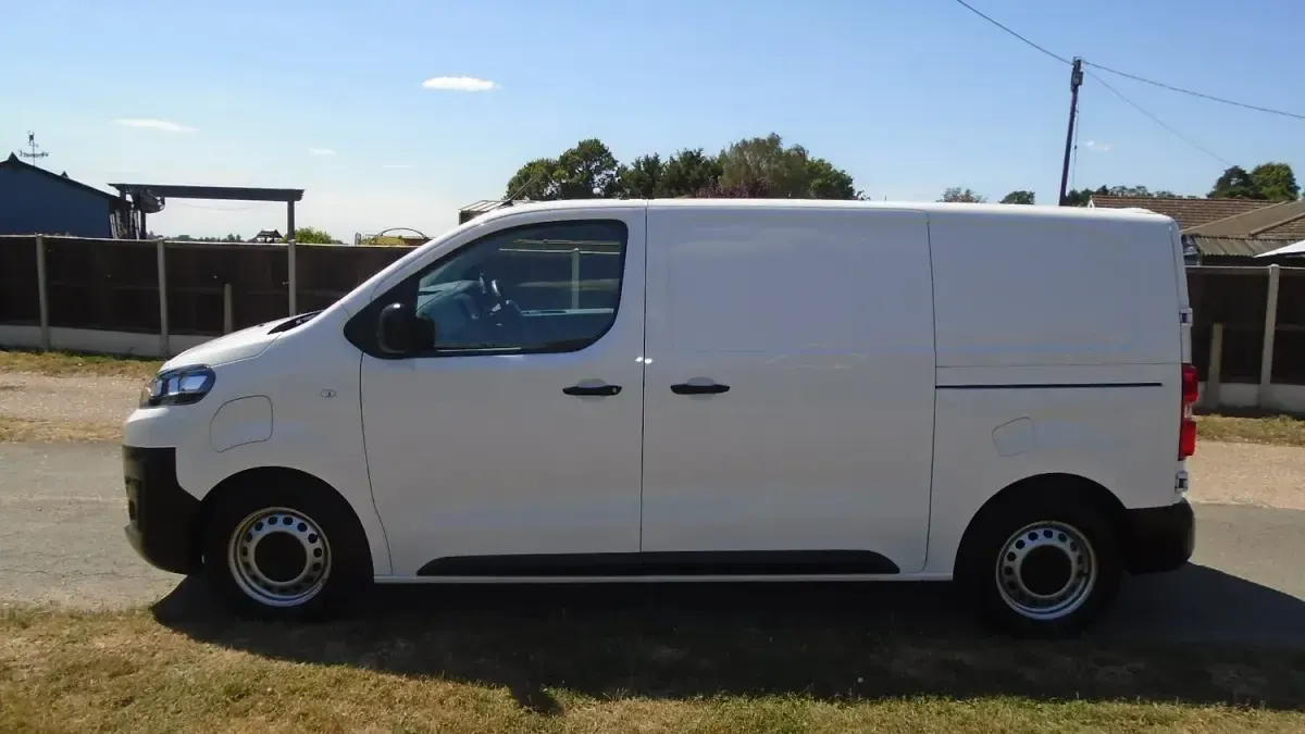 Used Citroën Dispatch 100 kW (136 HP) 2022 White MPV