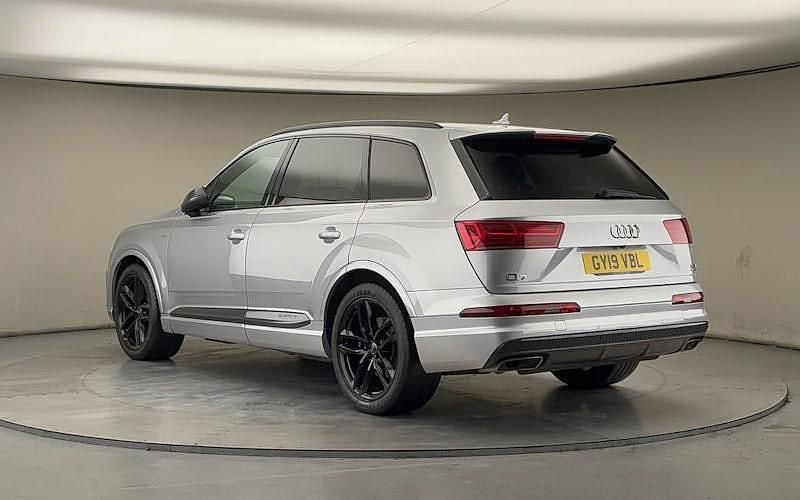 Used Audi Q7 S-Line 286 HP (210 kW) 2018 Floret silver metallic/floret silver metallic SUV