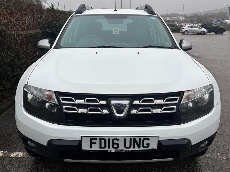 Used Dacia Duster Lauréate 110 HP (80 kW) 2016 White SUV
