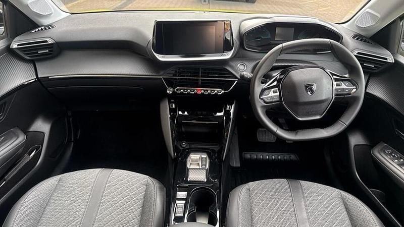 Used Peugeot e-208 Style 98 kW (134 HP) 2024 Yellow Hatchback