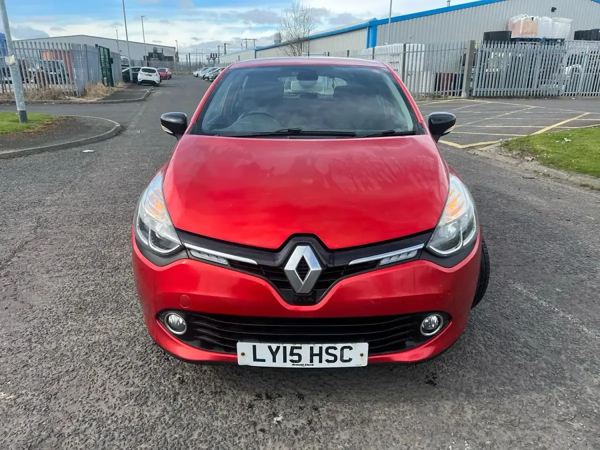 Used Renault Clio IV Dynamique 90 HP (66 kW) 2015 Red Hatchback