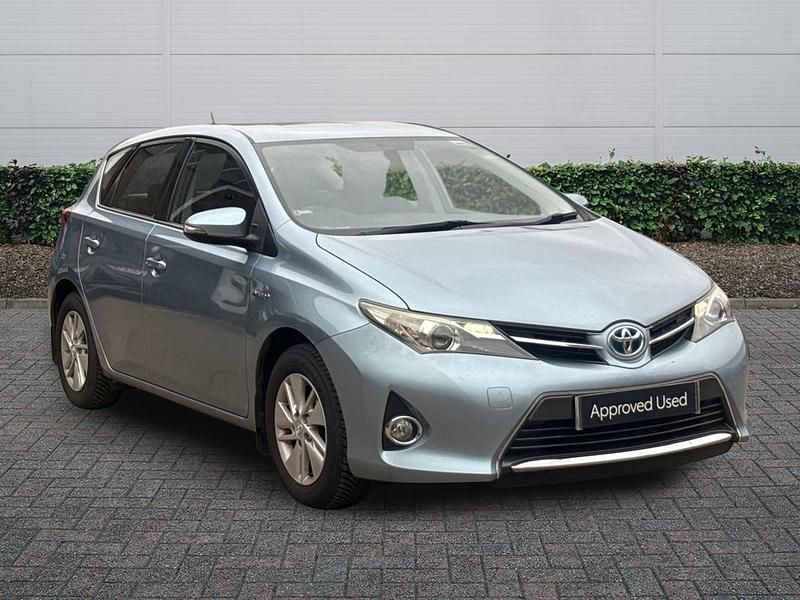 Used Toyota Auris Hybrid 136 HP (100 kW) 2013 Blue Hatchback