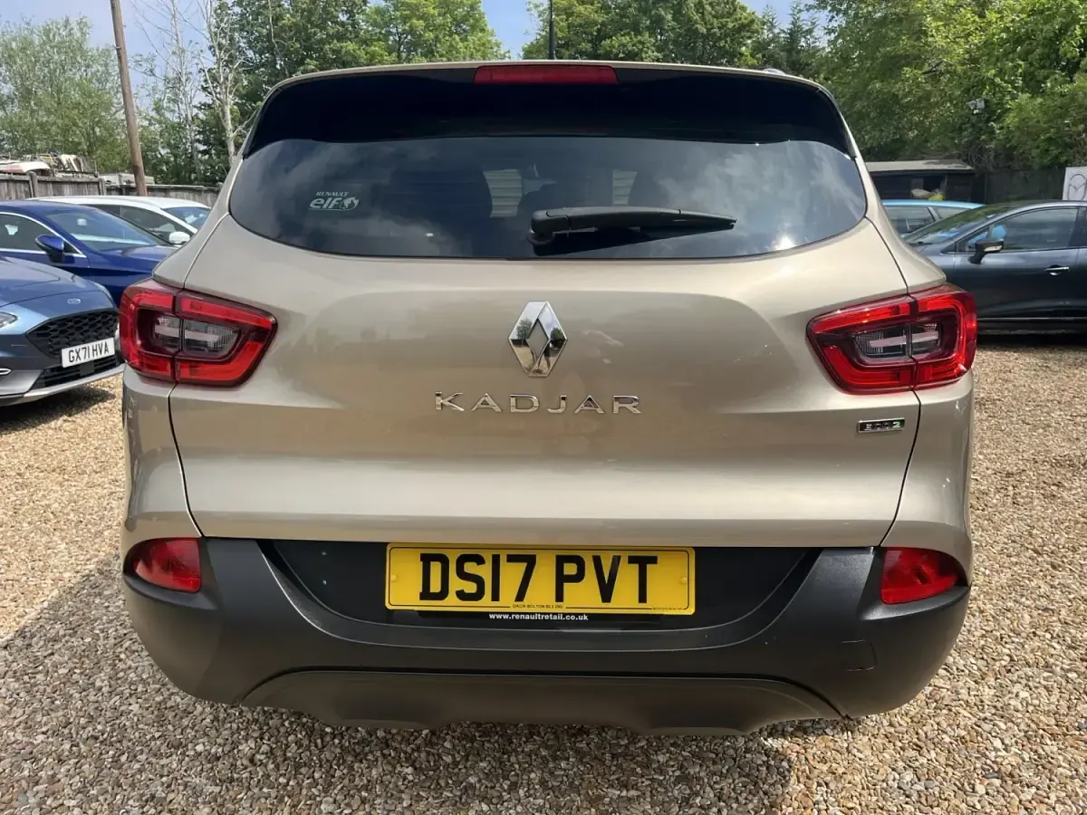 Usado Renault Kadjar Dynamique 110 HP (80 kW) 2017 Bege SUV