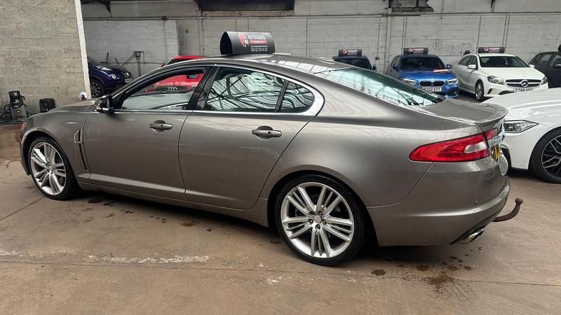 Usado Jaguar XF Portfolio 2010 Cinzento Sedan