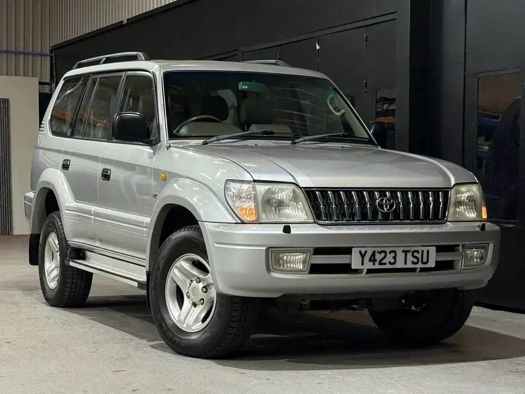 Used Toyota Land Cruiser 176 HP (129 kW) 2001 Silver SUV