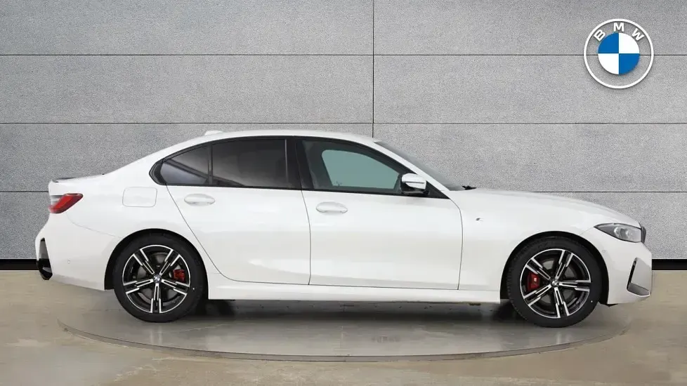 Begagnad BMW 320 M Sport 181 HK (133 kW) 2025 Vit