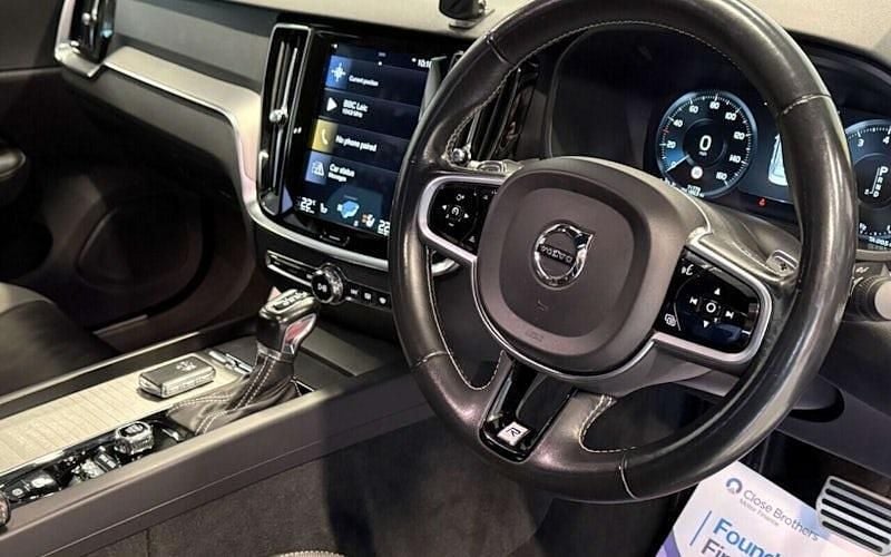 Used Volvo S60 R-Design 250 HP (183 kW) 2019 Blue Sedan