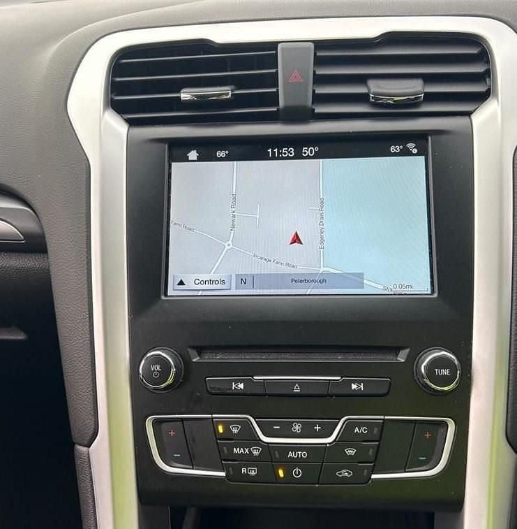 Used Ford Mondeo Zetec 180 HP (132 kW) 2016 Impact blue pearl Hatchback