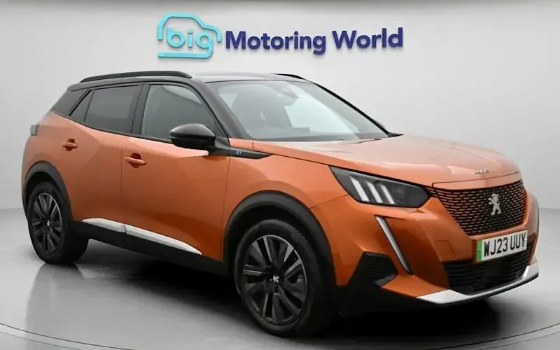 Used Peugeot e-2008 Premium 100 kW (136 HP) 2023 SUV