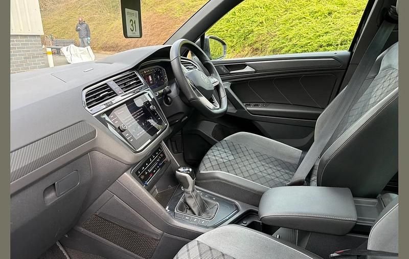 Used VW Tiguan R-line 150 HP (110 kW) 2022 Black SUV