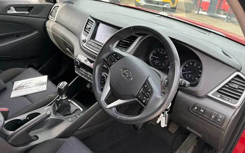 Used Hyundai Tucson SE 177 HP (130 kW) 2016 Red SUV
