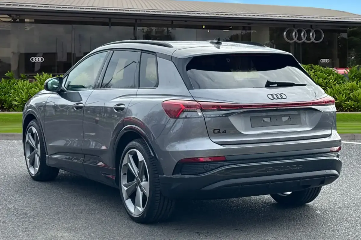 Novo Audi Q4 e-tron Black Edition 11 kW (15 HP) 2026 Cinzento SUV